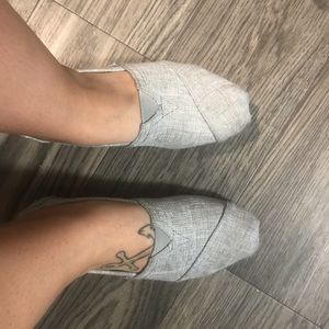Gray chambray/ linen toms